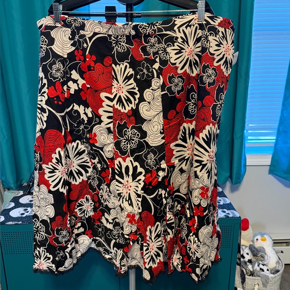 BNWT studio 1940 26w Floral Black and Red Women's Skirt
